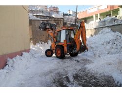 Hakkari'de Kar, Köy Yollarını Kapattı