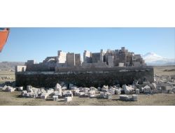 Aksaray Belediyesi 2 Kaçak Yapıyı Yıktı