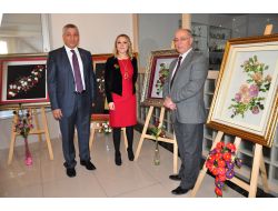 Okulda Çocuklarını Beklerken İpek Kozasından Çiçek Yapmayı Öğrendiler