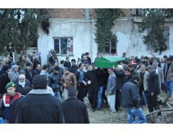 Silahla Oynayan Liseli Kız Başına İsabet Eden Kurşunla Öldü