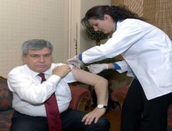 Afyonkarahisar Valisi İmga, H1n1 Virüsüne Karşı Aşı Oldu