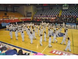 Kızlar Tekvando İle Kötü Alışkanlıklardan Uzak Tutuluyor