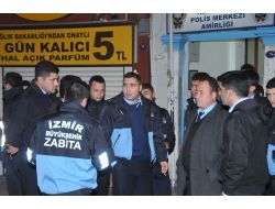 İzmir'de İşportacılar Zabıtaya Saldırdı: Bir Yaralı