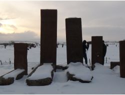 Ahlat'taki Tarihi Mezarlığın Karlı Görüntüsü Görülmeye Değer