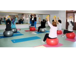 Mamaklı Kadınlar Aile Merkezlerinde Form Tutuyor