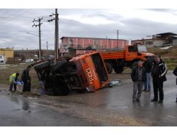 Karayolu Aracı Kaza Yaptı, 3 İşçi Yaralandı!