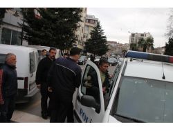 Tezgahlarını Yakmak İsteyen Balıkçıları Polis Engelledi