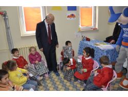 Iğdır Polisi Öğrencilere Kırtasiye Yardımında Bulundu