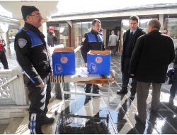 Polis, Namaz Çıkışı Vatandaşlara Kandil Simidi Dağıttı