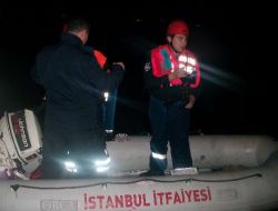 Küçükçekmece Gölü'nden Yükselen 'yardım Edin' Çığlığı İtfaiye Ekiplerini Alarma Geçirdi