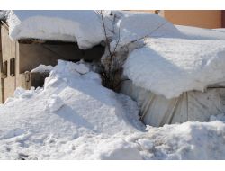 Hakkari'de Karla Mücadele Çalışmaları Devam Ediyor