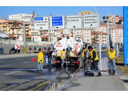 Belediye Ekipleri Başkent'te Cadde Ve Bulvar Temizliklerini Sürdürüyor