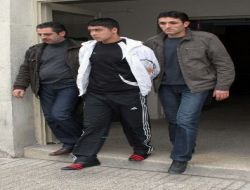 Karşıyaka İlçesinde Yakalanan İki Oto Faresinden Biri Tutuklandı