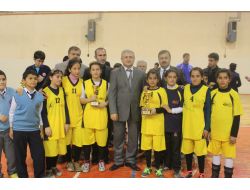 Satranç Ve Voleybolda Dereceye Giren Okullar Ödüllendirildi