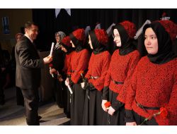 21 Hafize Törenle Taç Giydi