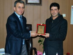 Suruç Milli Eğitim Müdürlüğü'nden Cihan Muhabirine Plaket