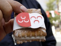 Bahçeli, Seçim Çalışmalarını ‘püskevit' Dağıtarak Başlattı