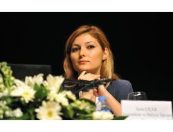 Tansel Çölaşan: Türkiye’ye Başkanlık Sistemine Geçmemeli, Yıkmalıyız