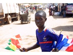 Mali'de Fransa Bayrakları Dalgalanıyor