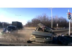 Rusya'da Yollar Buz Pistine Döndü