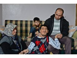 Tek İsteği Oğlunun Yürüdüğünü Görebilmek