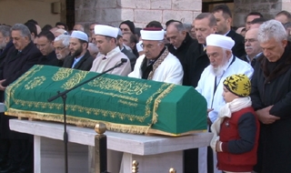 Başbakan dayısını son yolculuğuna uğurladı