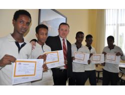 Somalili Öğrencilerin Karne Sevinci