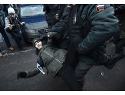 Rusya Parlamentosu Önünde Eş Cinsel Kavgası: 20 Kişi Gözaltına Alındı