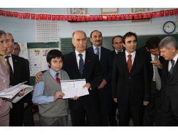 Öğrencilerden Vali'ye Karne Sürprizi