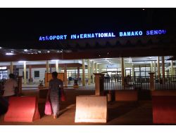 Mali'nin Başkenti Bamako’da Uçaklar Işık Kapatarak İniş Yapıyor