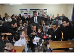 Muammer Yıldız, Miniklere Karne Dağıttı