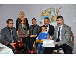 Lenf Kanseri Öğrenci Karnesini Evinde Aldı