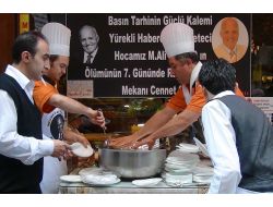 Birand İçin Helva Dağıttı