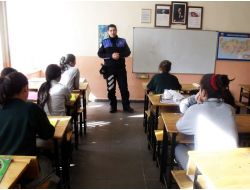 Polisler Karne Olumsuzluklarına Karşı Öğrenci Ve Aileleri Bilgilendirdi