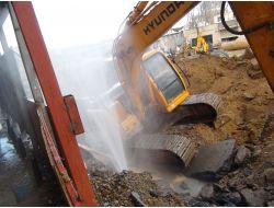 Taksim’de Su Borusu Patladı Su Metrelerce Yükseğe Fışkırdı