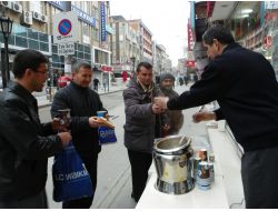 Kırıkkaleli Esnaf Her Gün Ücretsiz Sıcak Çorba Dağıtıyor