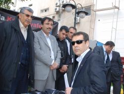 Memur-sen İskenderun'da Kılık Kıyafet Özgürlüğü İçin İmza Standı Açtı