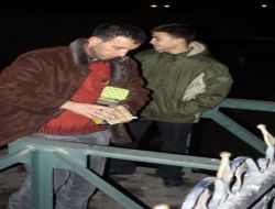 Belediye Kuş Sürüsünü Kaçırmak İçin Havai Fişek Patlatıyor