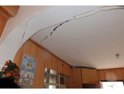 Alışveriş Merkezi İnşaatı Evlerin Duvarlarını Çatlattı