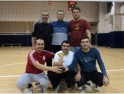 Güzide Hanım İlköğretim Okulu'nda Veliler Arası Voleybol Turnuvası