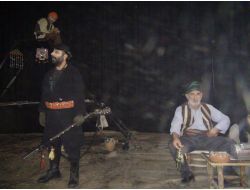 Batman Belediyesi Şehir Tiyatrosu İlk Oyununu Sahneledi