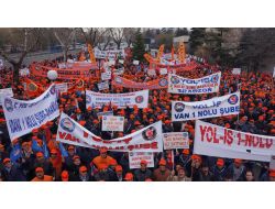 Karayolları Genel Müdürlüğü'ne Yürüyen Taşeron İşçiler Kadro İstedi