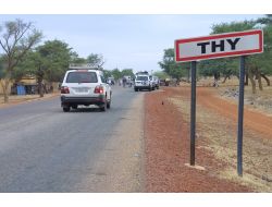 Basın Mensupları Mali’de Thy Adlı Kontrol Noktasında Bekliyor