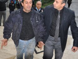 Evi Selde Yok Olan Ailenin Üyeleri, Kaymakamlık Önünde Kendini Yakmak İstedi