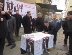 Boyabat’ta Memurlar Kamuda Kılık Kıyafet Özgürlüğü İçin İmza Topladı