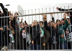 Bursaspor Taraftarları Tesisleri Bastı