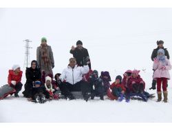 Vali Tekinarslan, Sevgi Evleri'nde Kalan Çocuklarla Kayak Yaptı