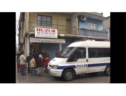 Kuyumcunun Vitrin Camını Taşla Kıran Soyguncular Altınlarla Kayıplara Karıştı