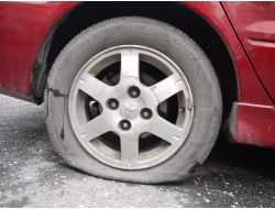 Bir Gecede 200 Aracın Lastiğini Patlattılar