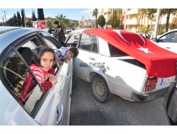 Asker Konvoyu İçin Süslenen Otomobil Kaza Yaptı: 7 Yaralı